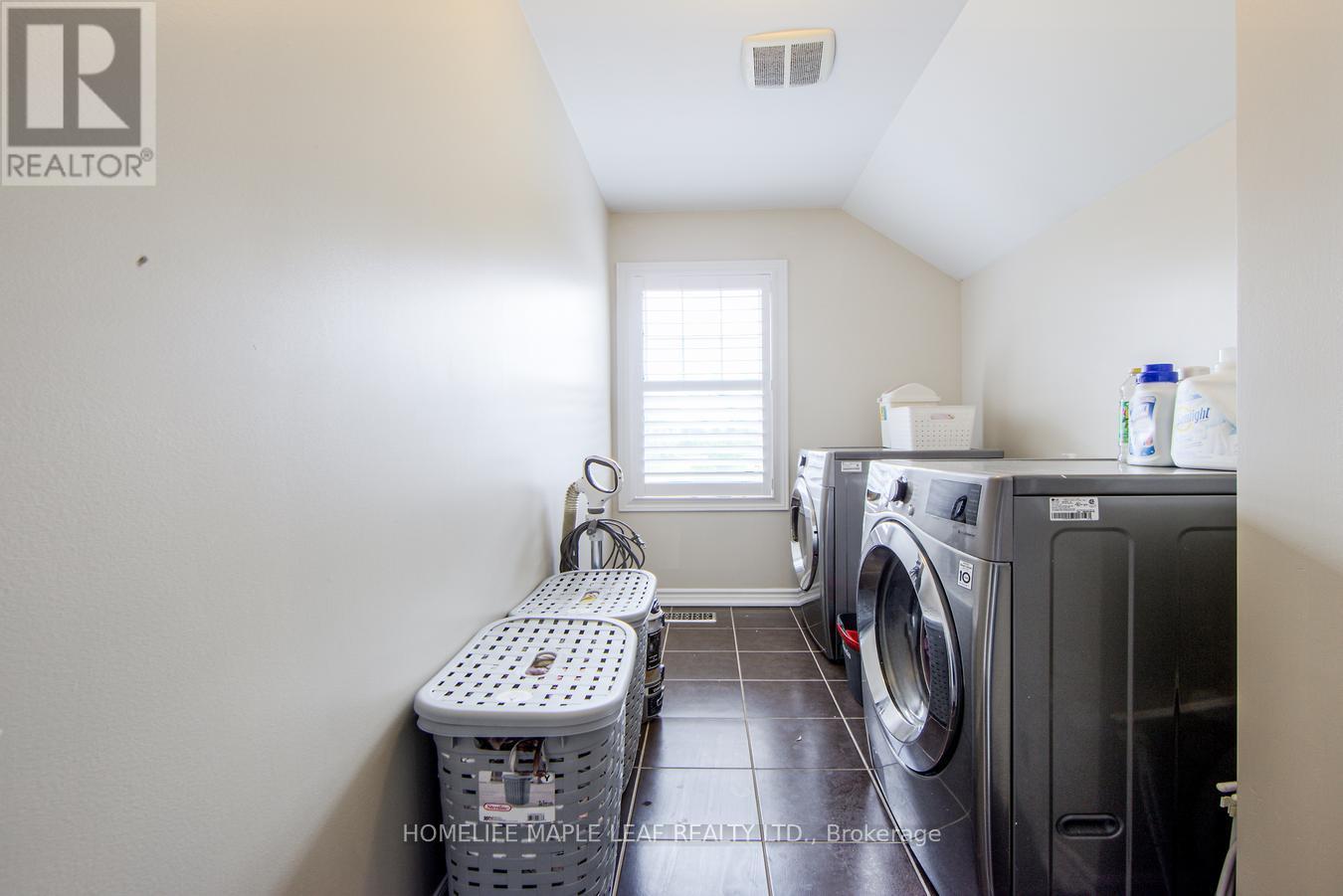 Photo 19 of 535 Wansbrough Way, Shelburne ON