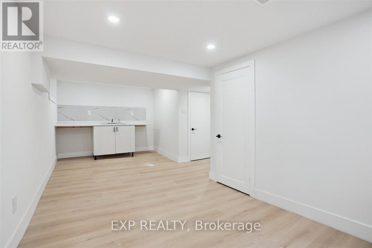 Photo 24 of 41 Cameron Avenue S, Hamilton ON