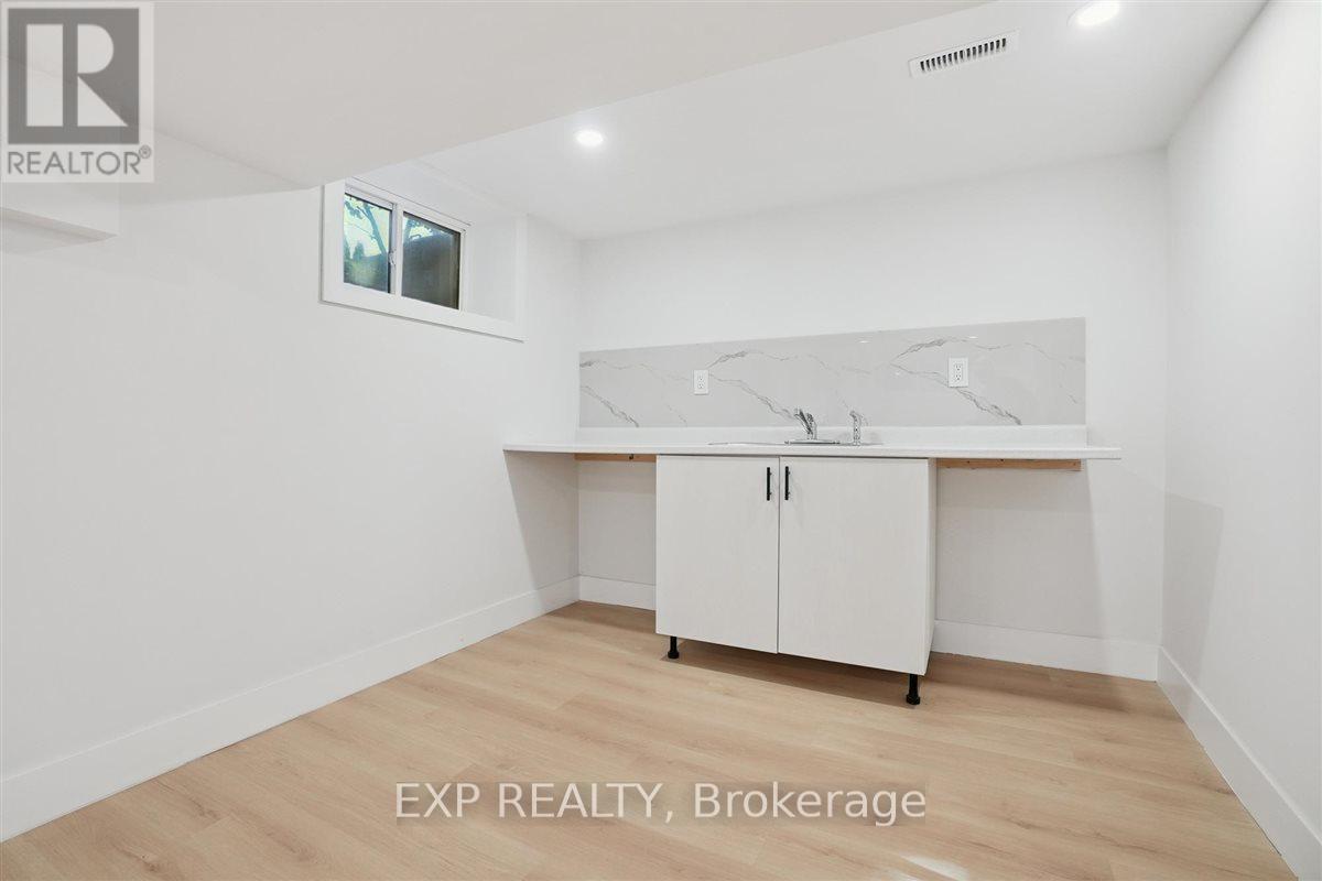 Photo 28 of 41 Cameron Avenue S, Hamilton ON