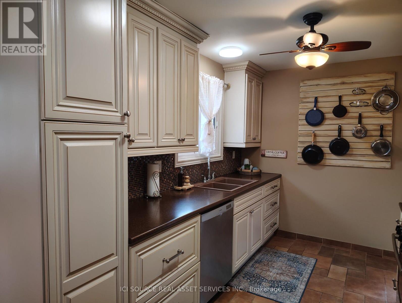 Photo 10 of 8581 Jerome Street, Windsor ON
