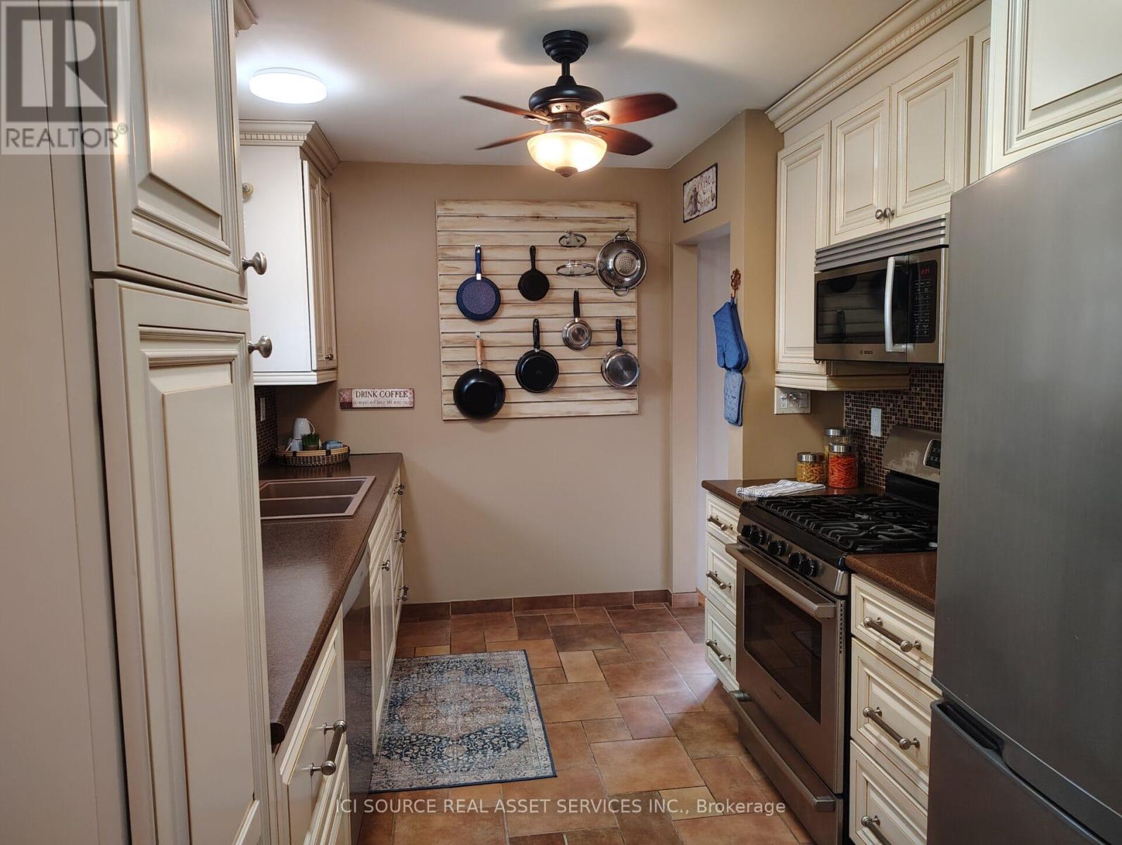Photo 8 of 8581 Jerome Street, Windsor ON