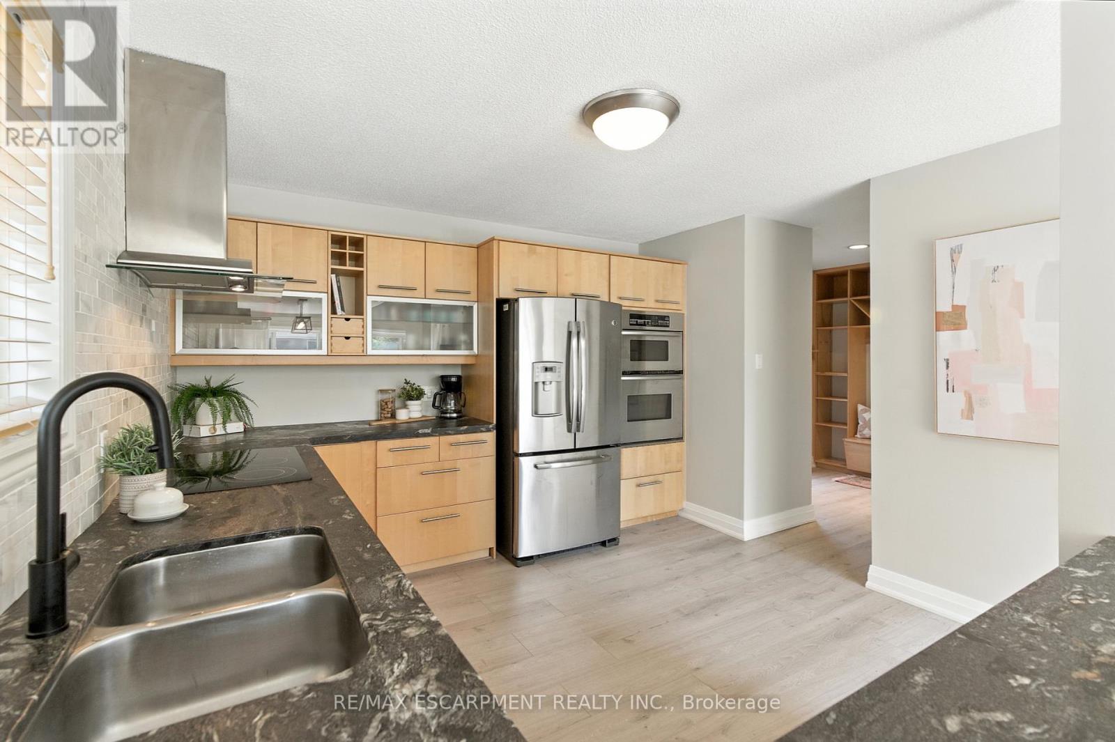 Photo 9 of 115 Pioneer Lane, Blue Mountains ON