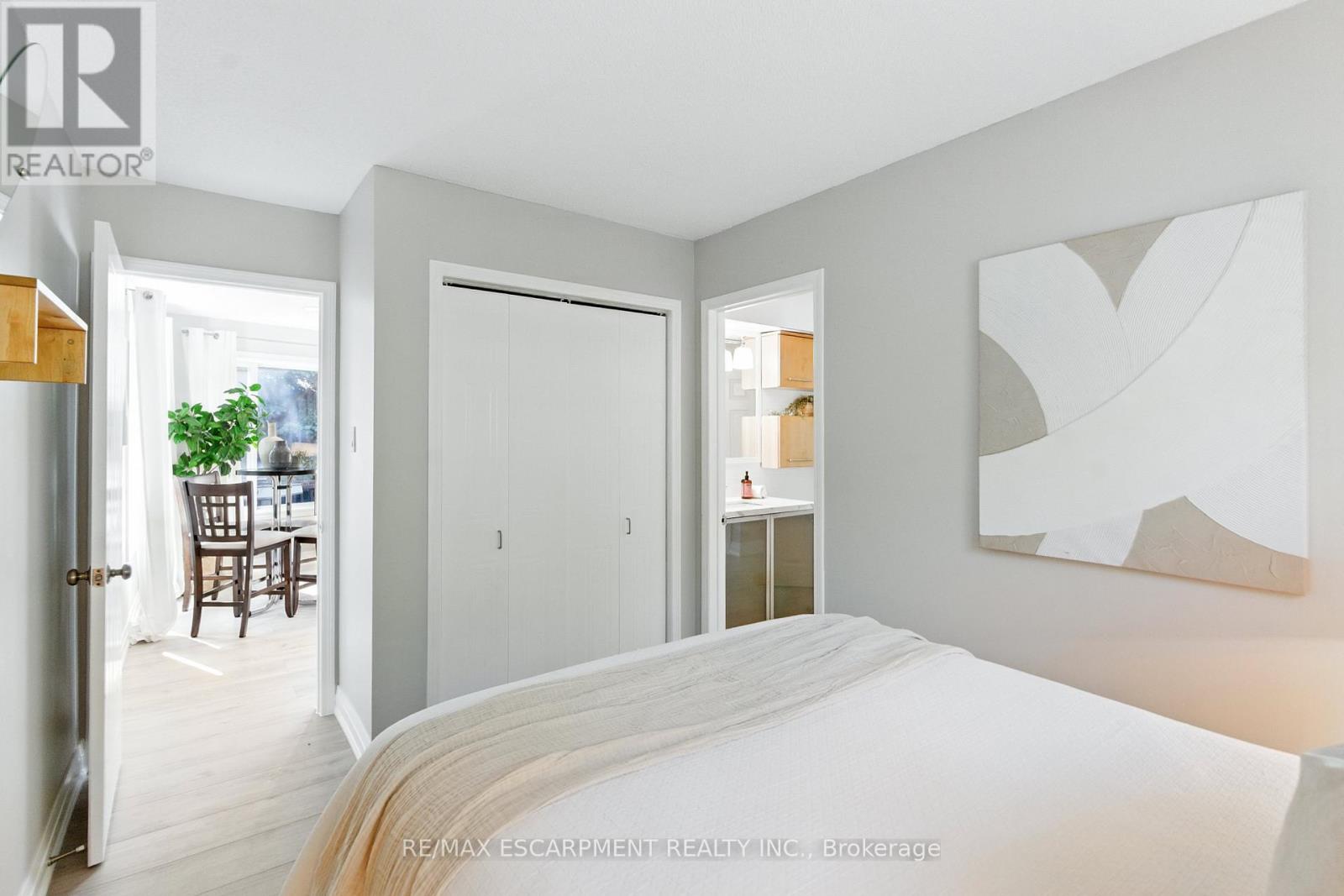 Photo 35 of 115 Pioneer Lane, Blue Mountains ON