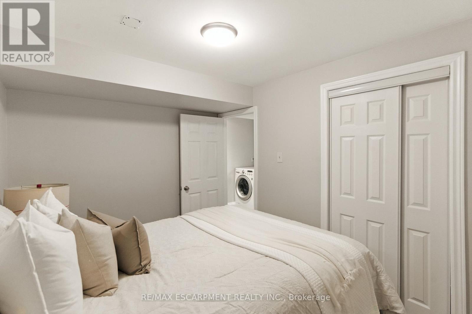 Photo 44 of 115 Pioneer Lane, Blue Mountains ON