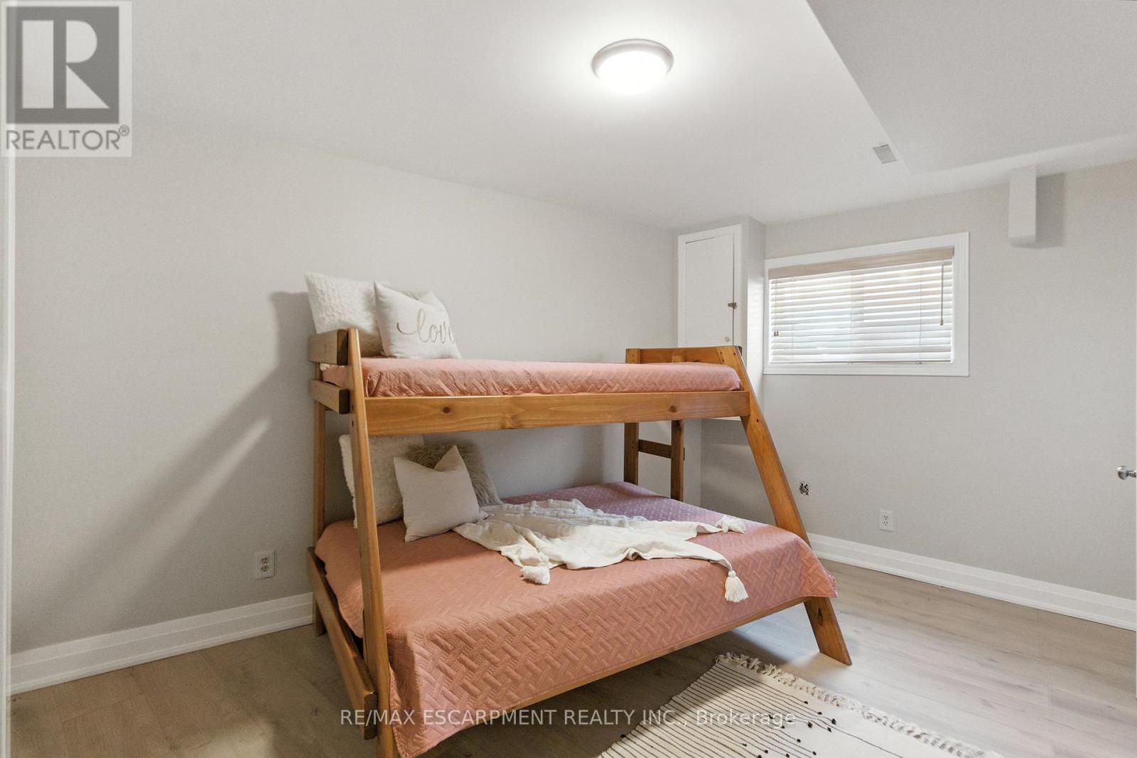 Photo 10 of 115 Pioneer Lane, Blue Mountains ON