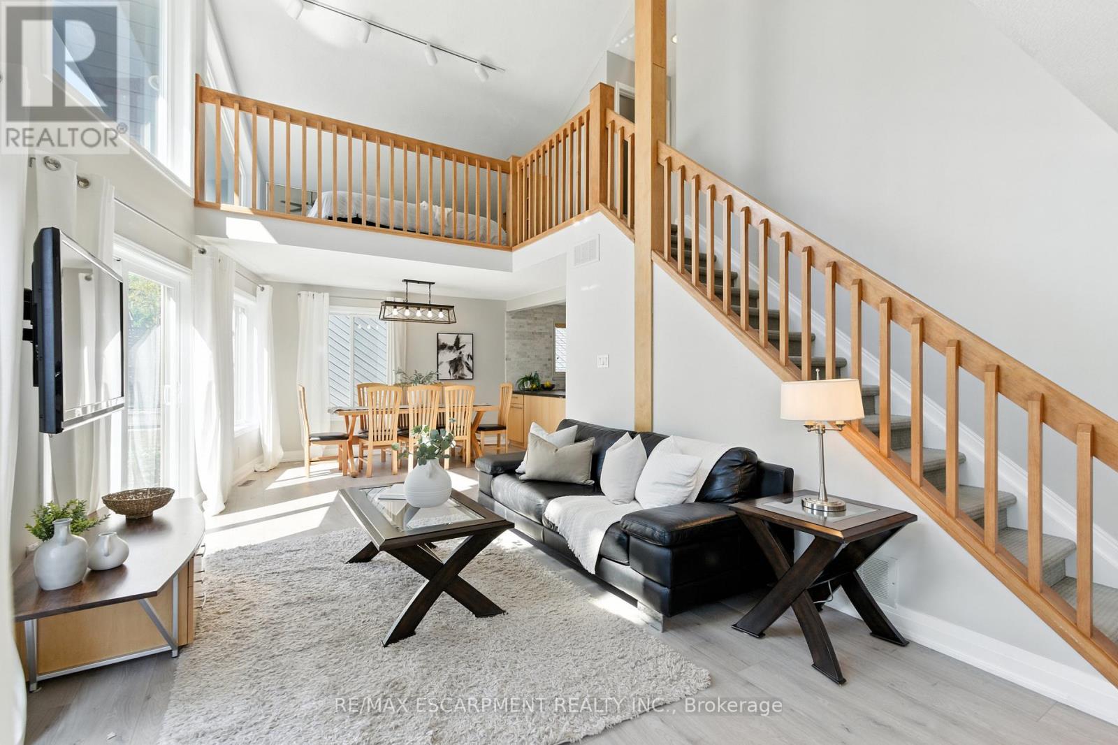 Photo 6 of 115 Pioneer Lane, Blue Mountains ON