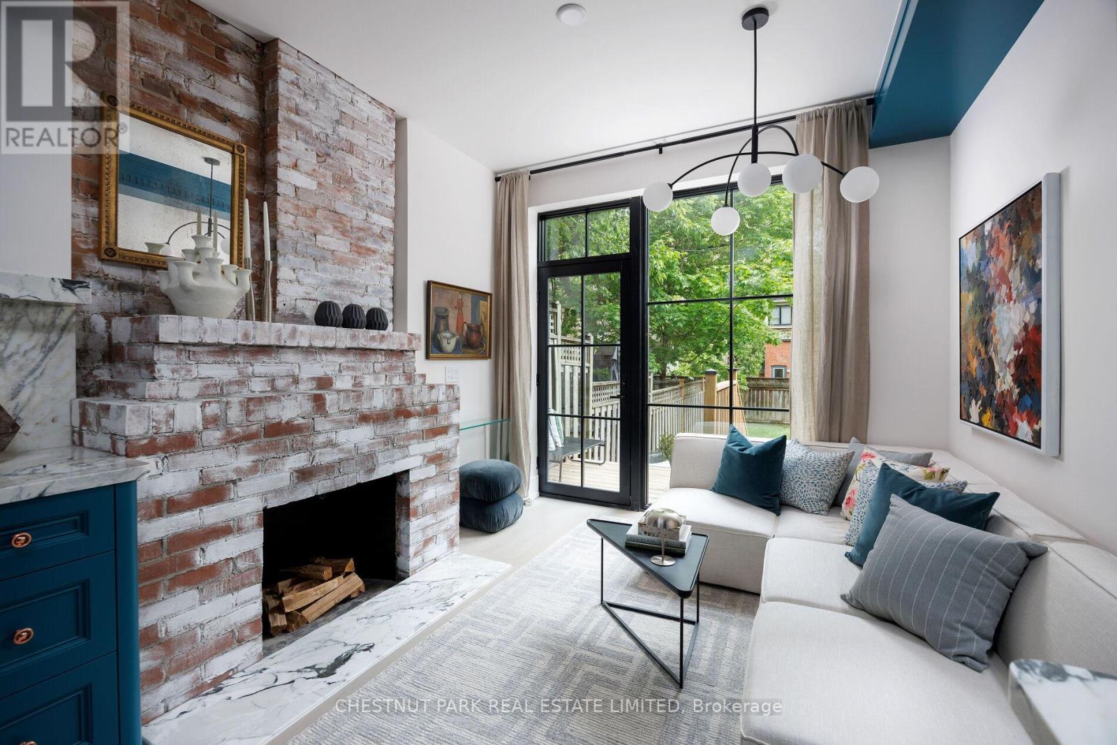 Photo 4 of 497 Brunswick Avenue, Toronto ON