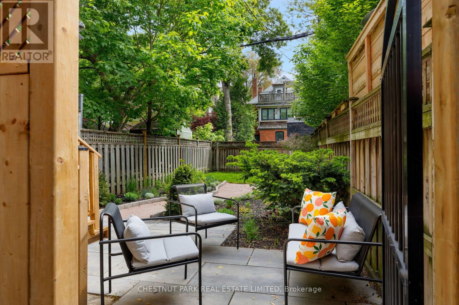 Photo 7 of 497 Brunswick Avenue, Toronto ON