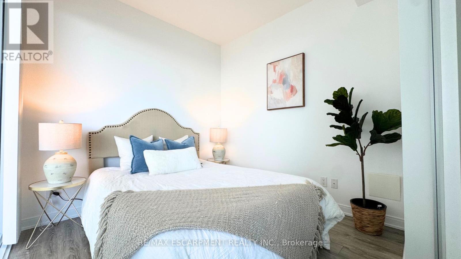 Photo 14 of 2409 42 Charles Street E, Toronto ON