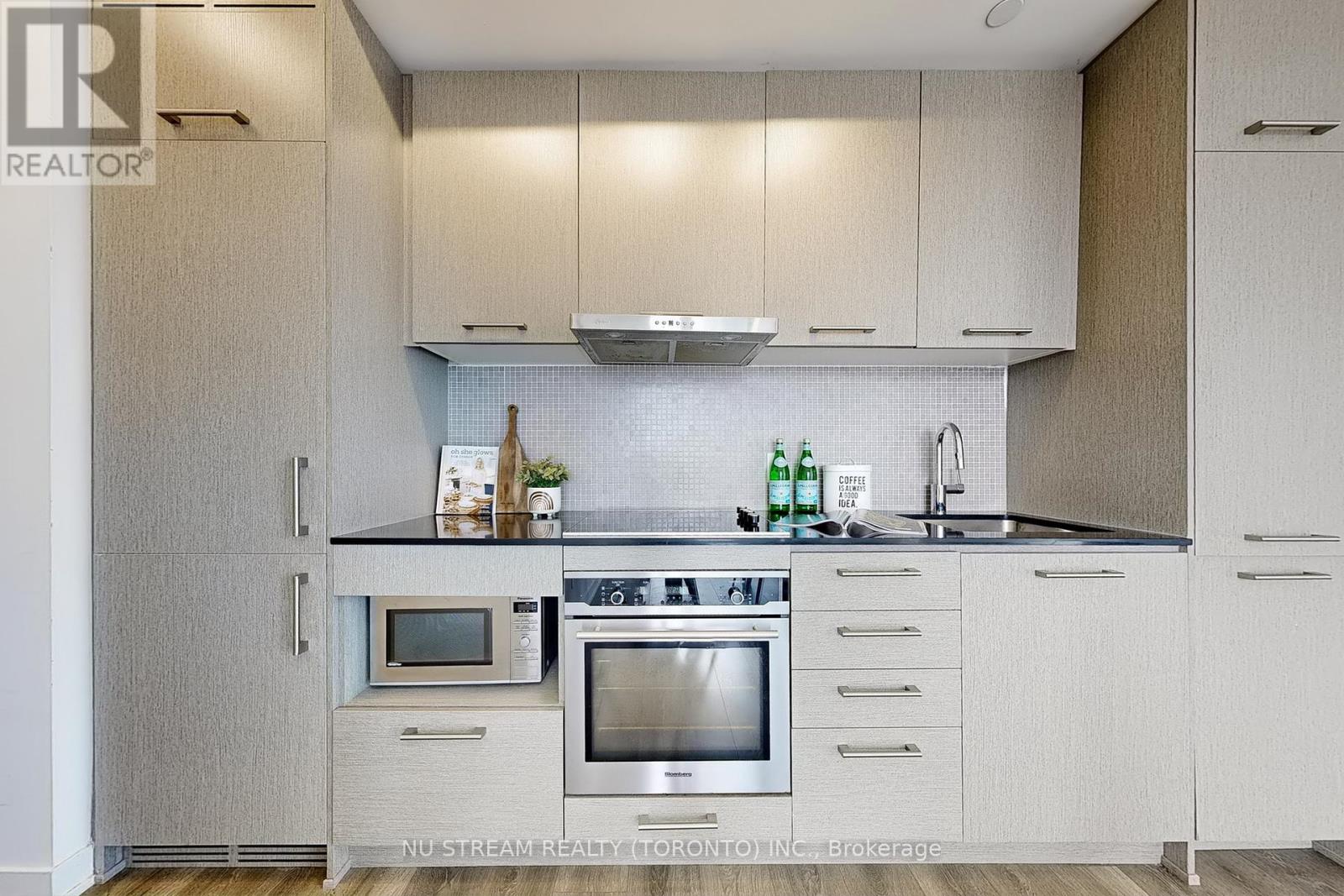 Photo 3 of 2302 87 Peter Street, Toronto ON
