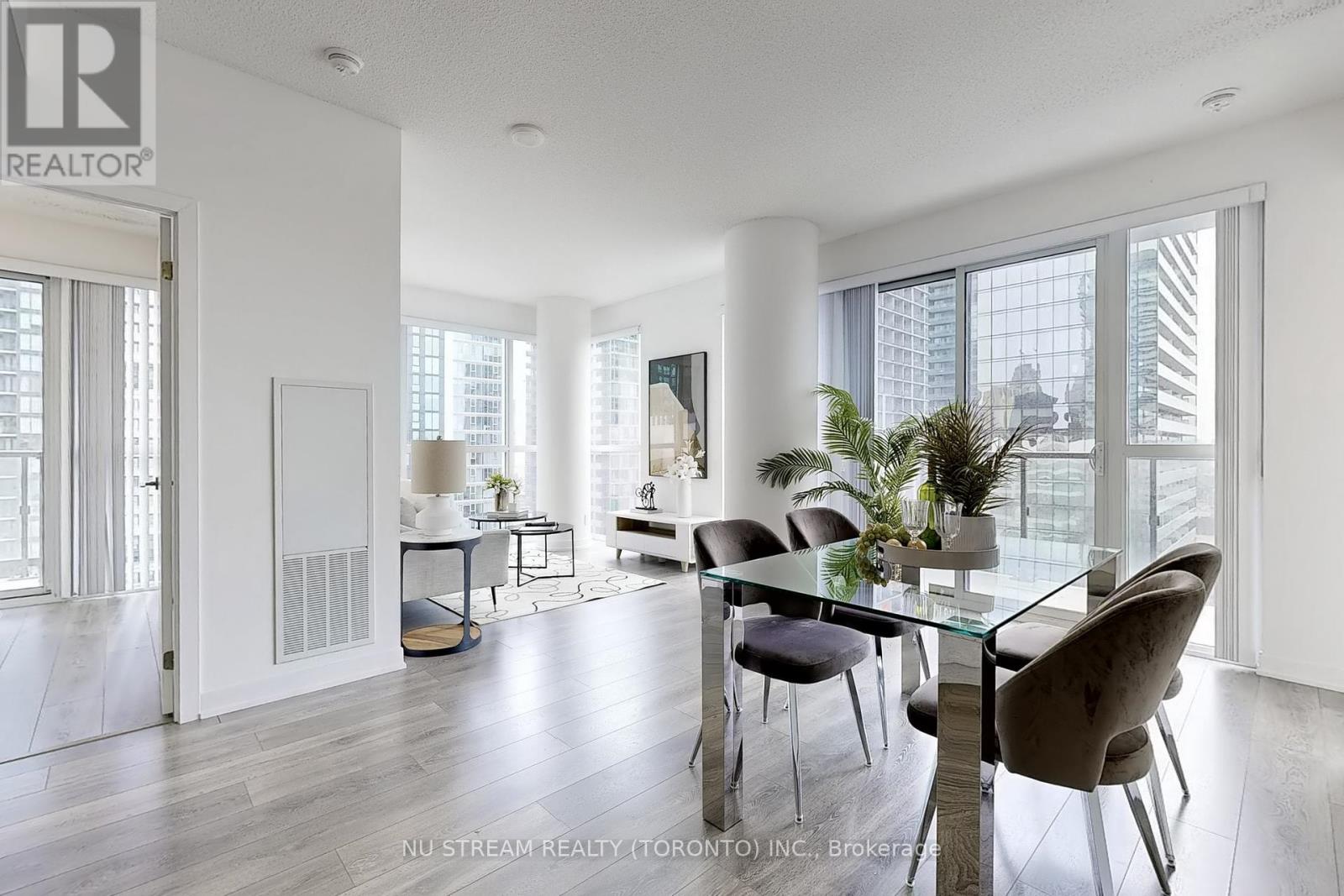 Photo 32 of 2302 87 Peter Street, Toronto ON