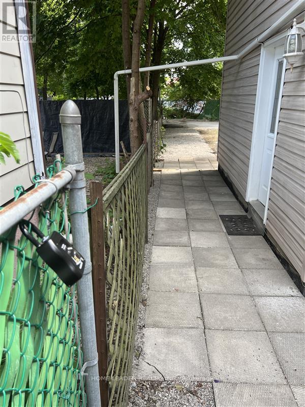 Photo 4 of 23 Franklin Avenue, Toronto ON