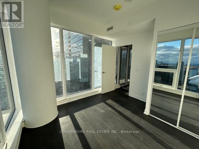 Photo 3 of 3702 55 Mercer Street, Toronto ON