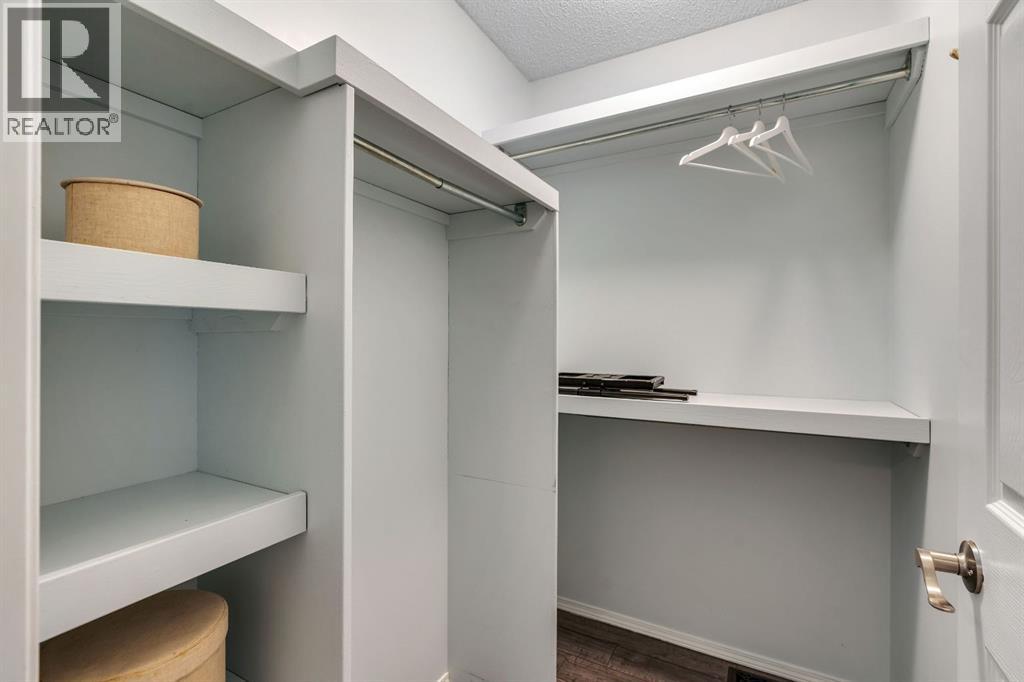 Photo 21 of 43 Kingsland Villas Sw, Calgary AB