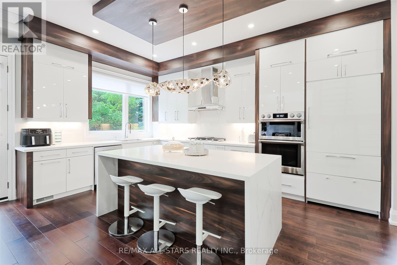 Photo 4 of 50 Eastville Avenue, Toronto ON