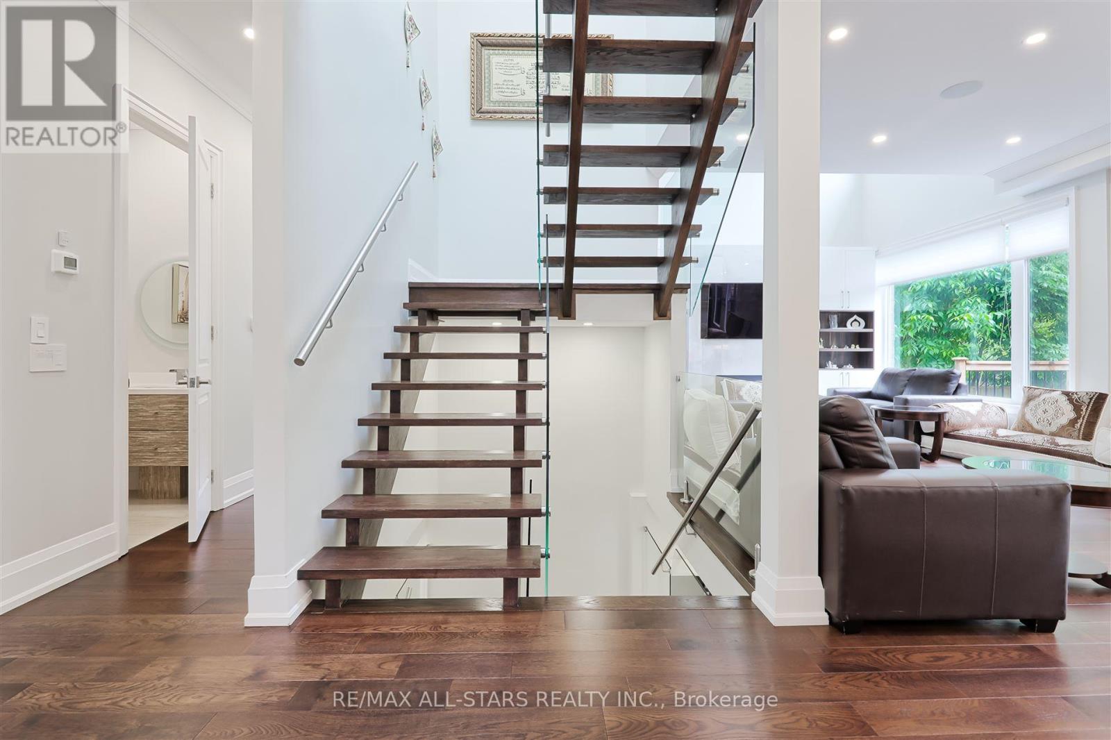 Photo 35 of 50 Eastville Avenue, Toronto ON