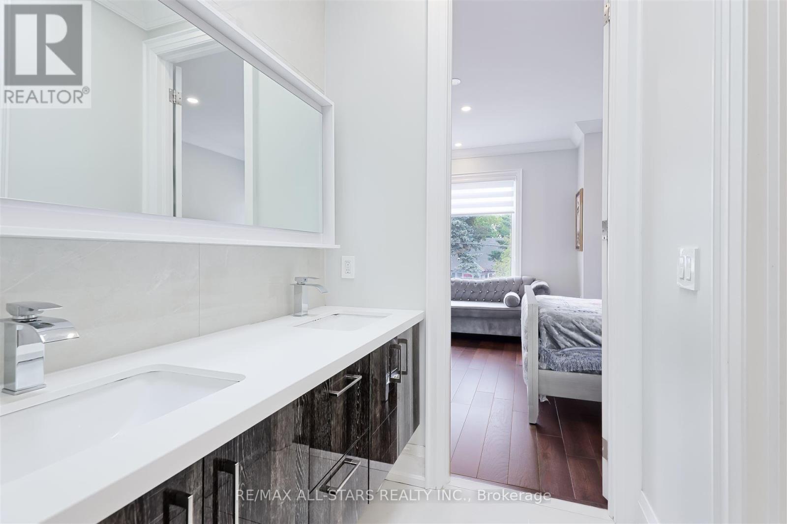 Photo 10 of 50 Eastville Avenue, Toronto ON