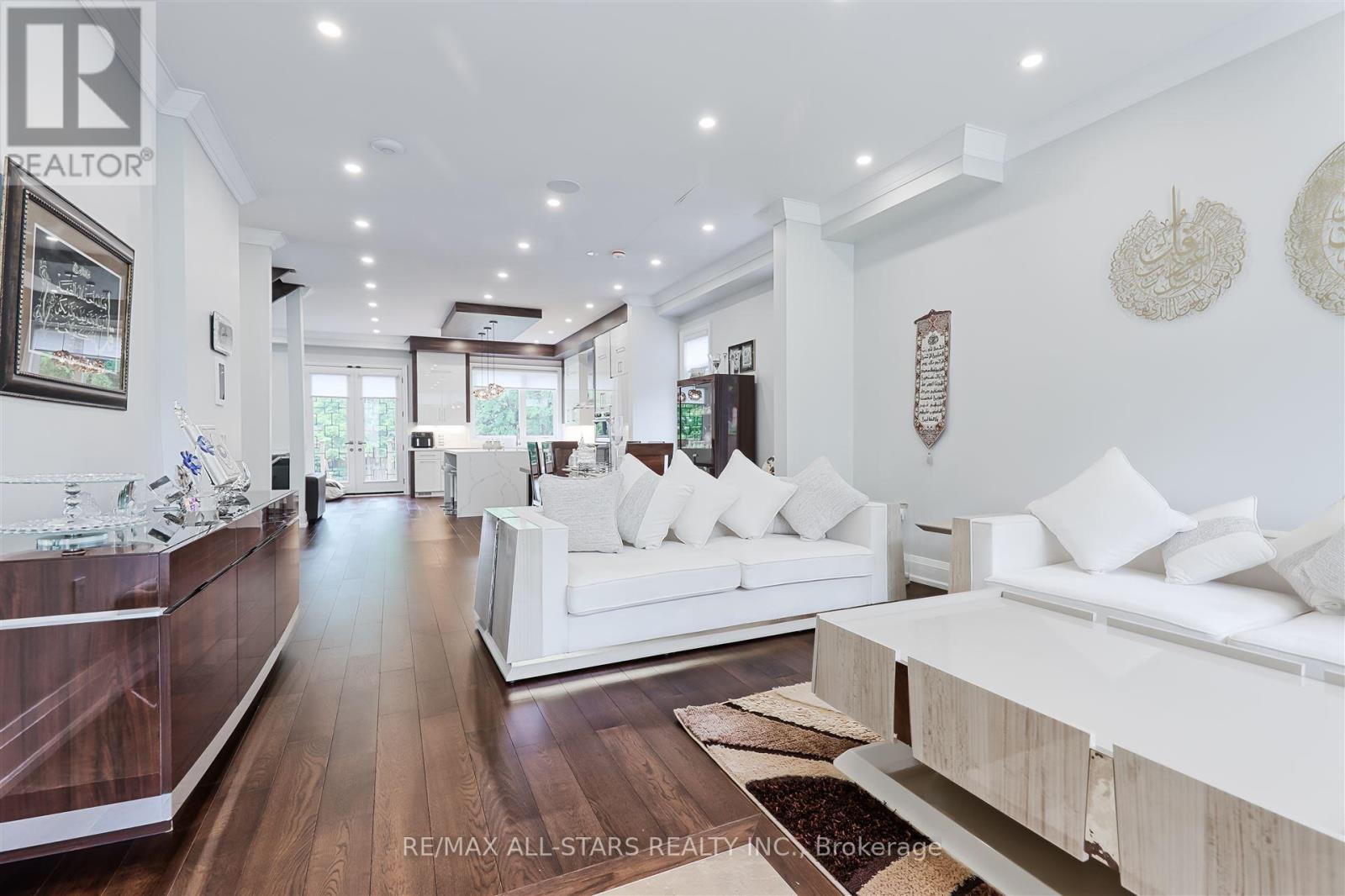 Photo 16 of 50 Eastville Avenue, Toronto ON