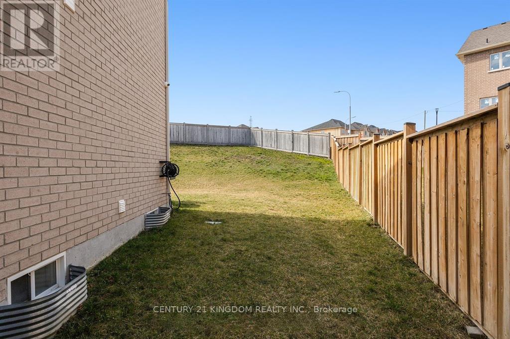 Photo 4 of 1219 Cactus Crescent, Pickering ON
