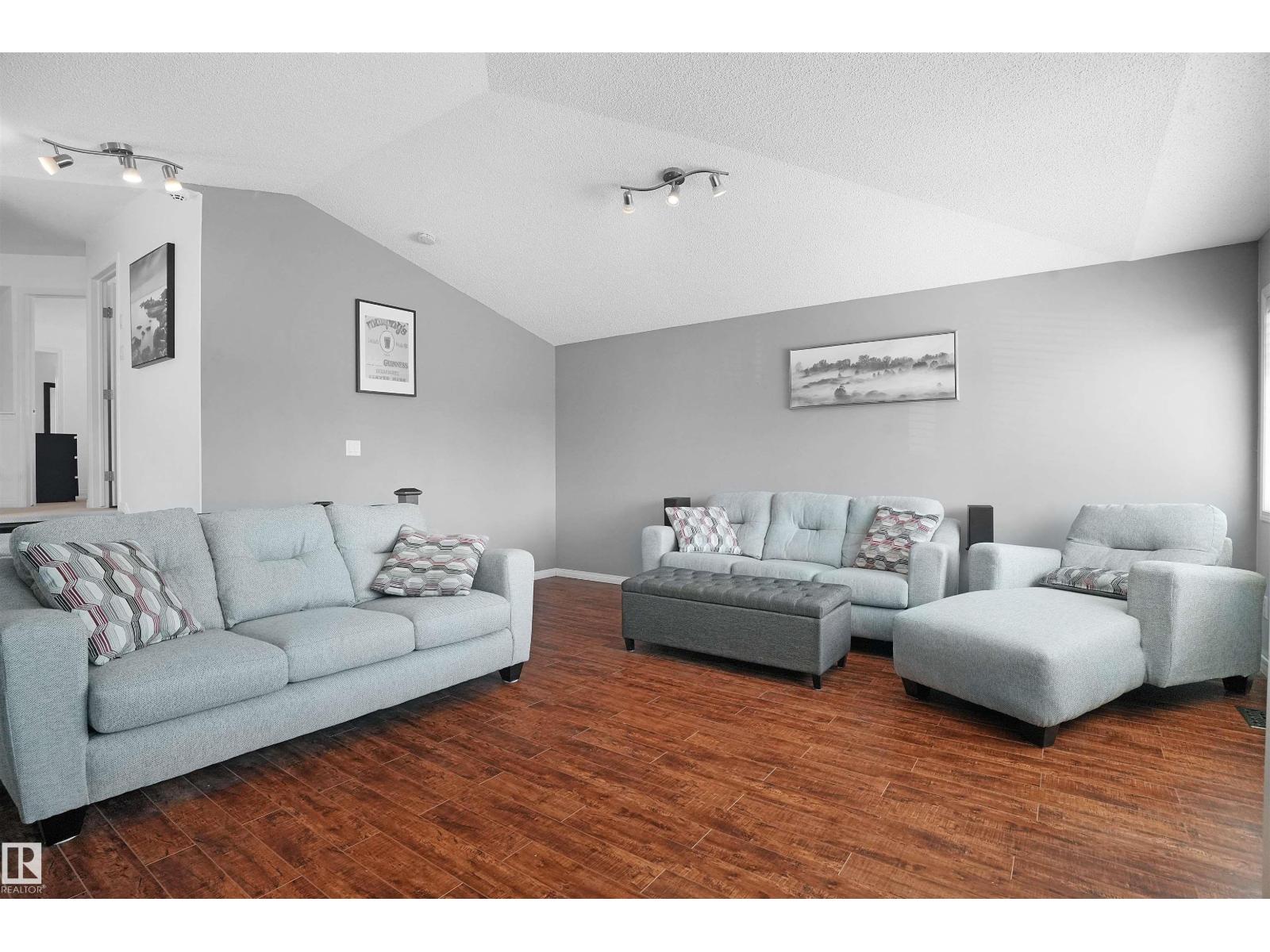 Photo 8 of 8378 Shaske Cr Nw, Edmonton AB