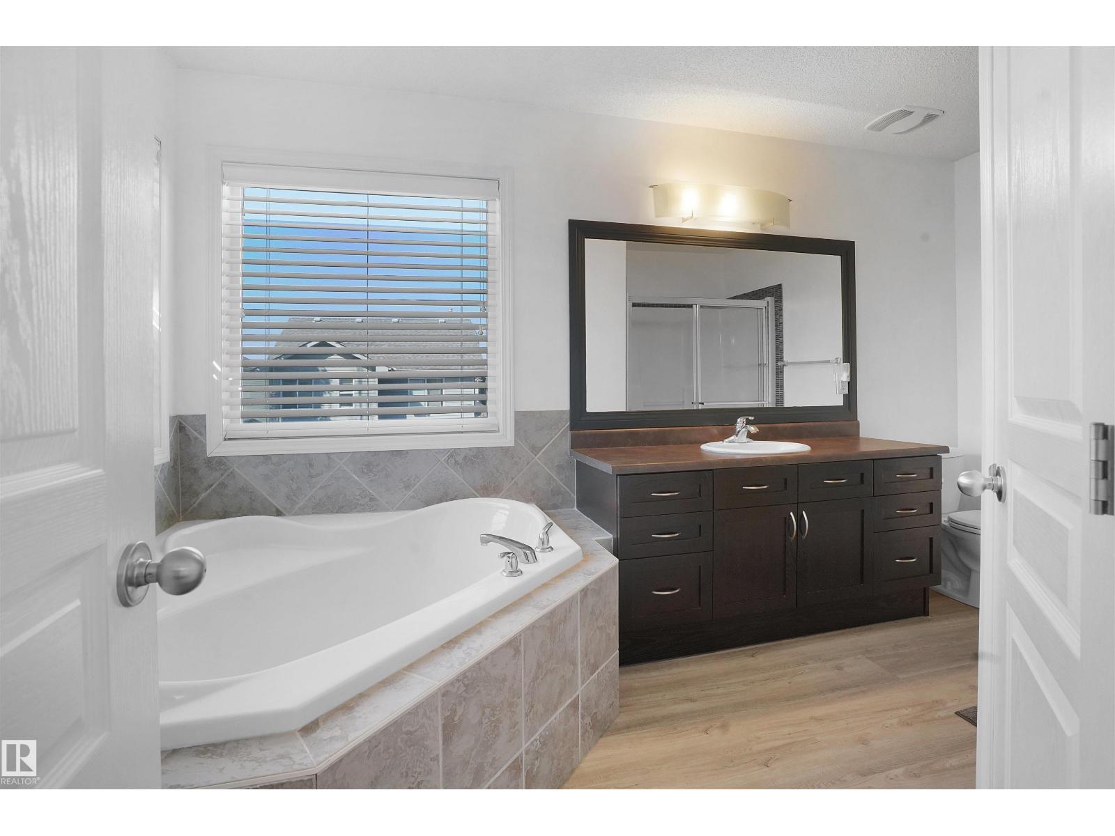 Photo 21 of 8378 Shaske Cr Nw, Edmonton AB