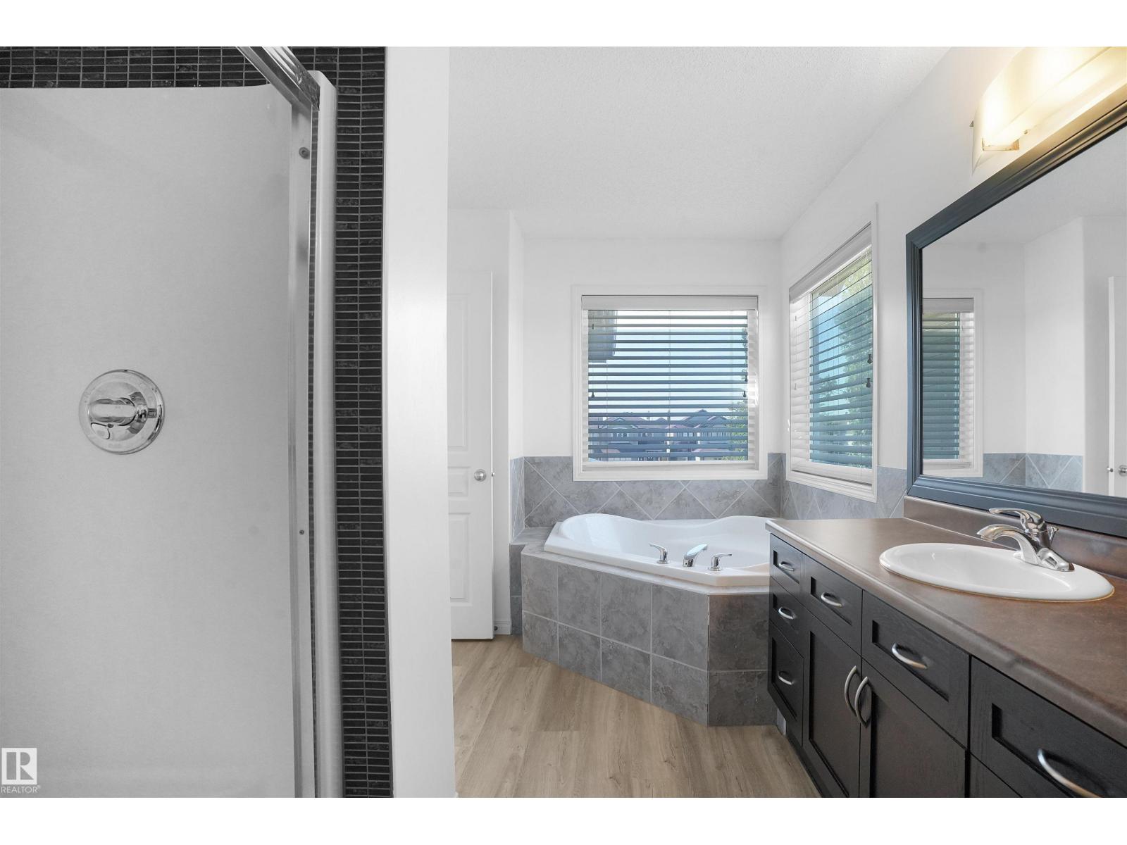 Photo 7 of 8378 Shaske Cr Nw, Edmonton AB