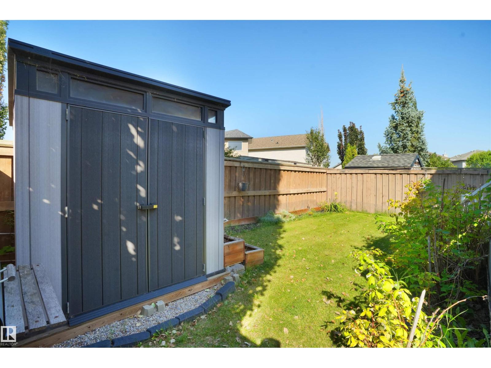 Photo 13 of 8378 Shaske Cr Nw, Edmonton AB