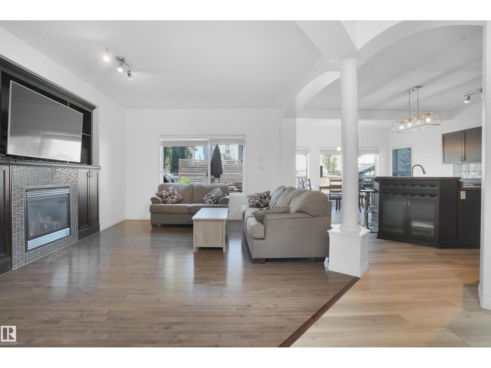 Photo 11 of 8378 Shaske Cr Nw, Edmonton AB