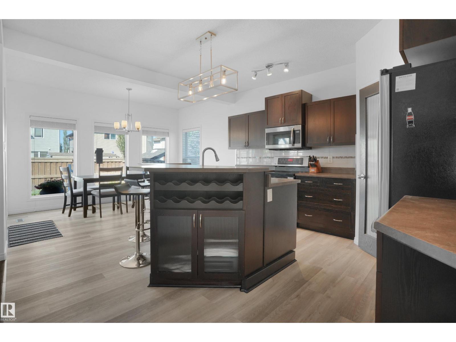 Photo 12 of 8378 Shaske Cr Nw, Edmonton AB