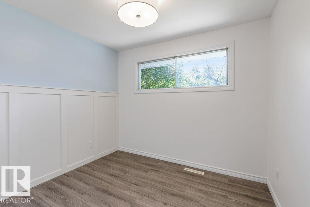 Photo 18 of 13 Granite Av, St Albert AB