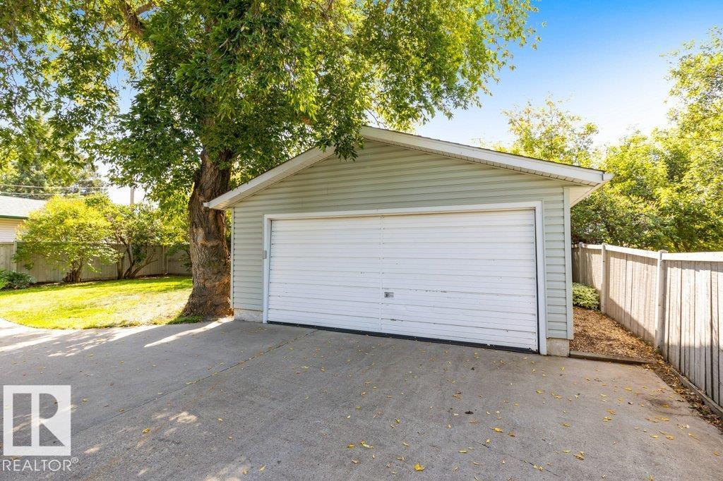 Photo 25 of 13 Granite Av, St Albert AB