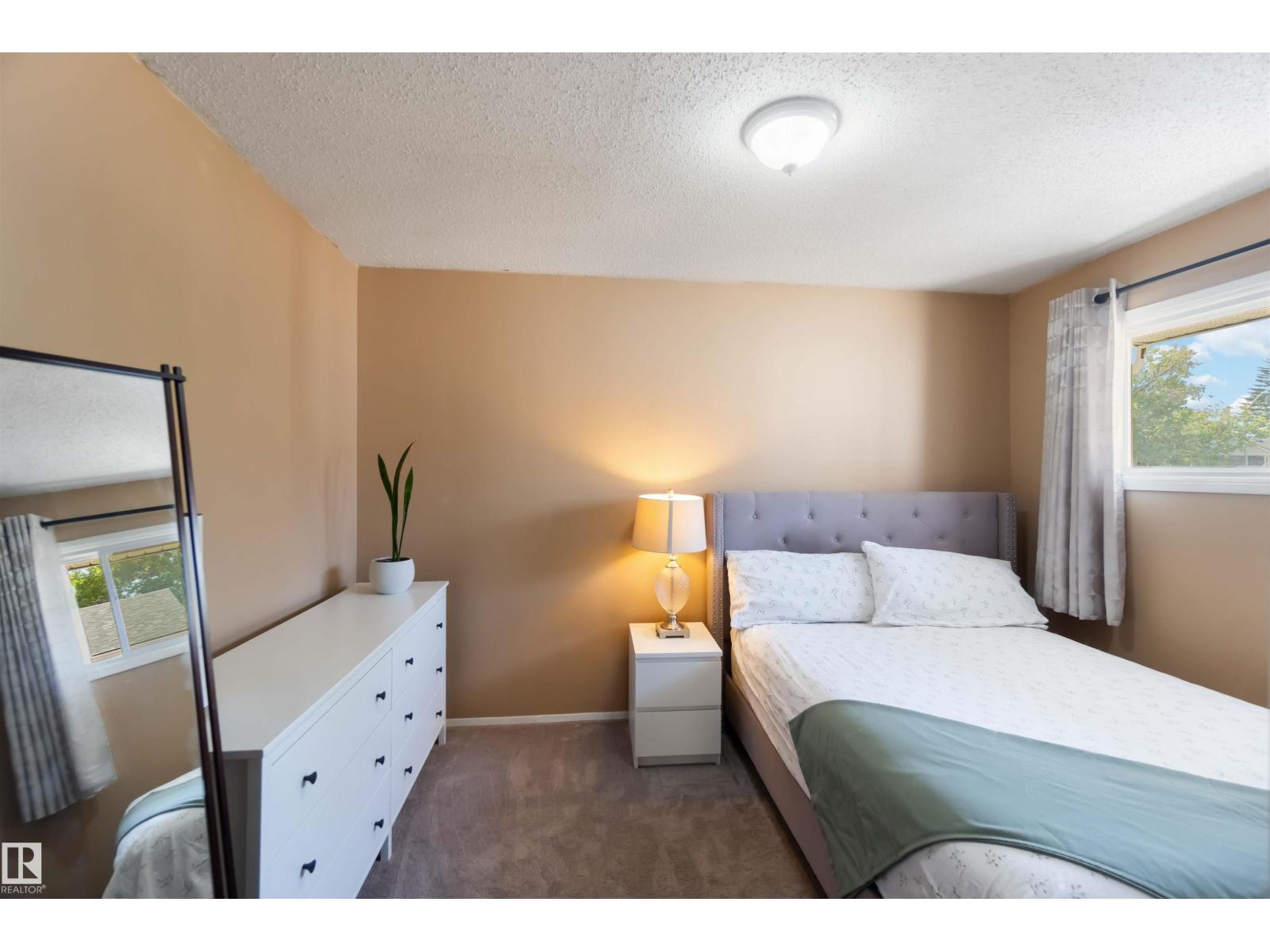 Photo 9 of 546 Willow Co Nw, Edmonton AB