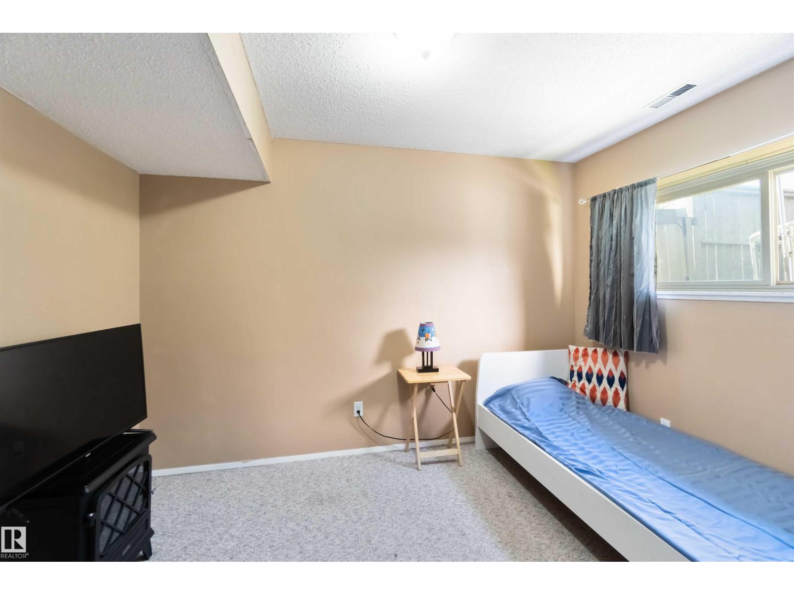 Photo 21 of 546 Willow Co Nw, Edmonton AB