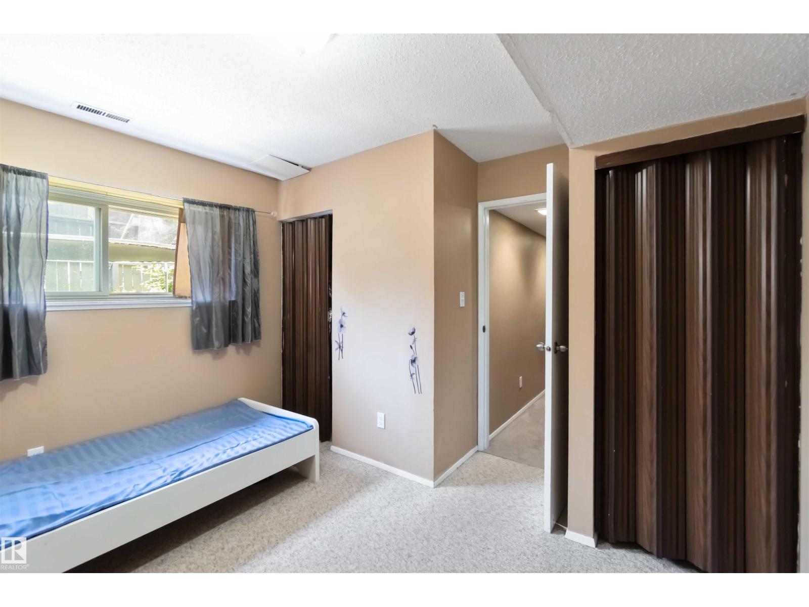 Photo 7 of 546 Willow Co Nw, Edmonton AB