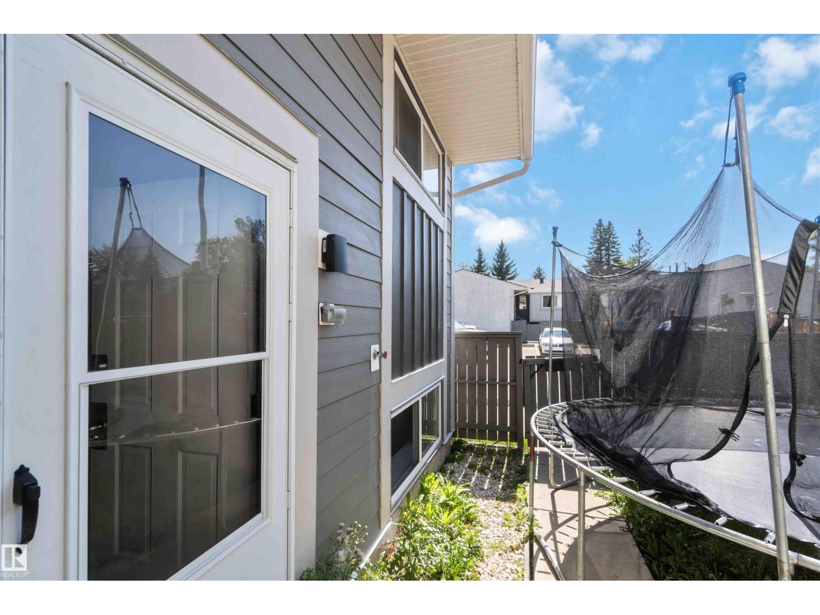 Photo 10 of 546 Willow Co Nw, Edmonton AB