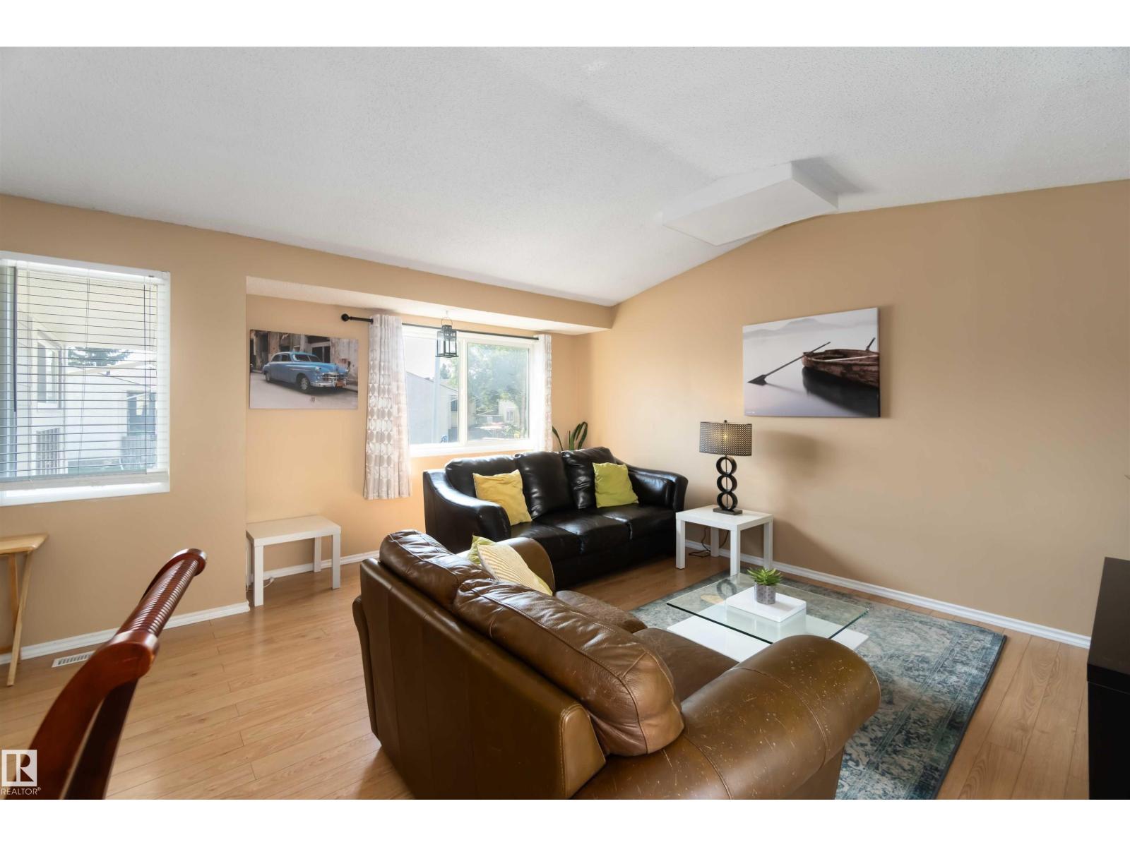 Photo 12 of 546 Willow Co Nw, Edmonton AB