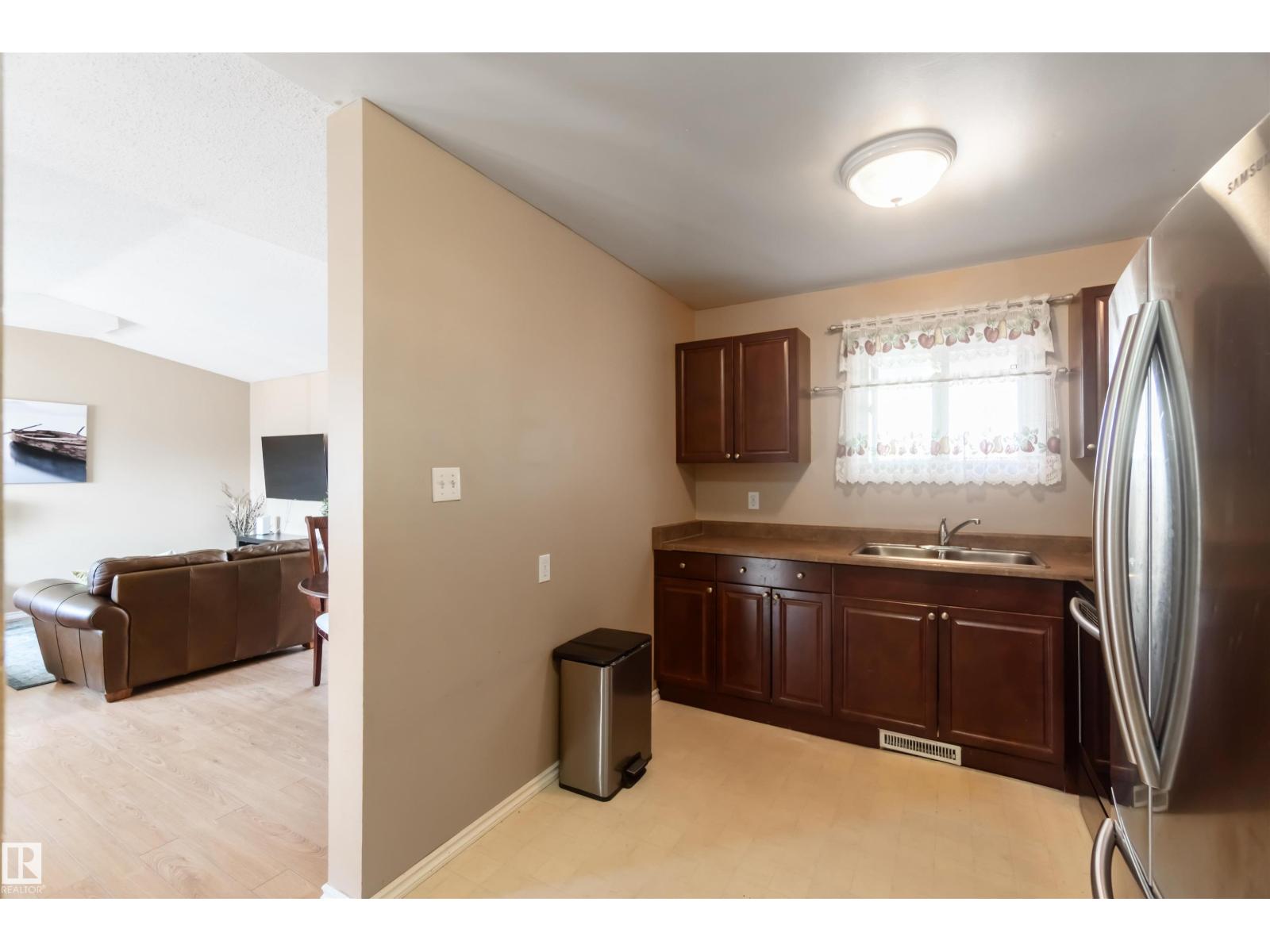 Photo 16 of 546 Willow Co Nw, Edmonton AB