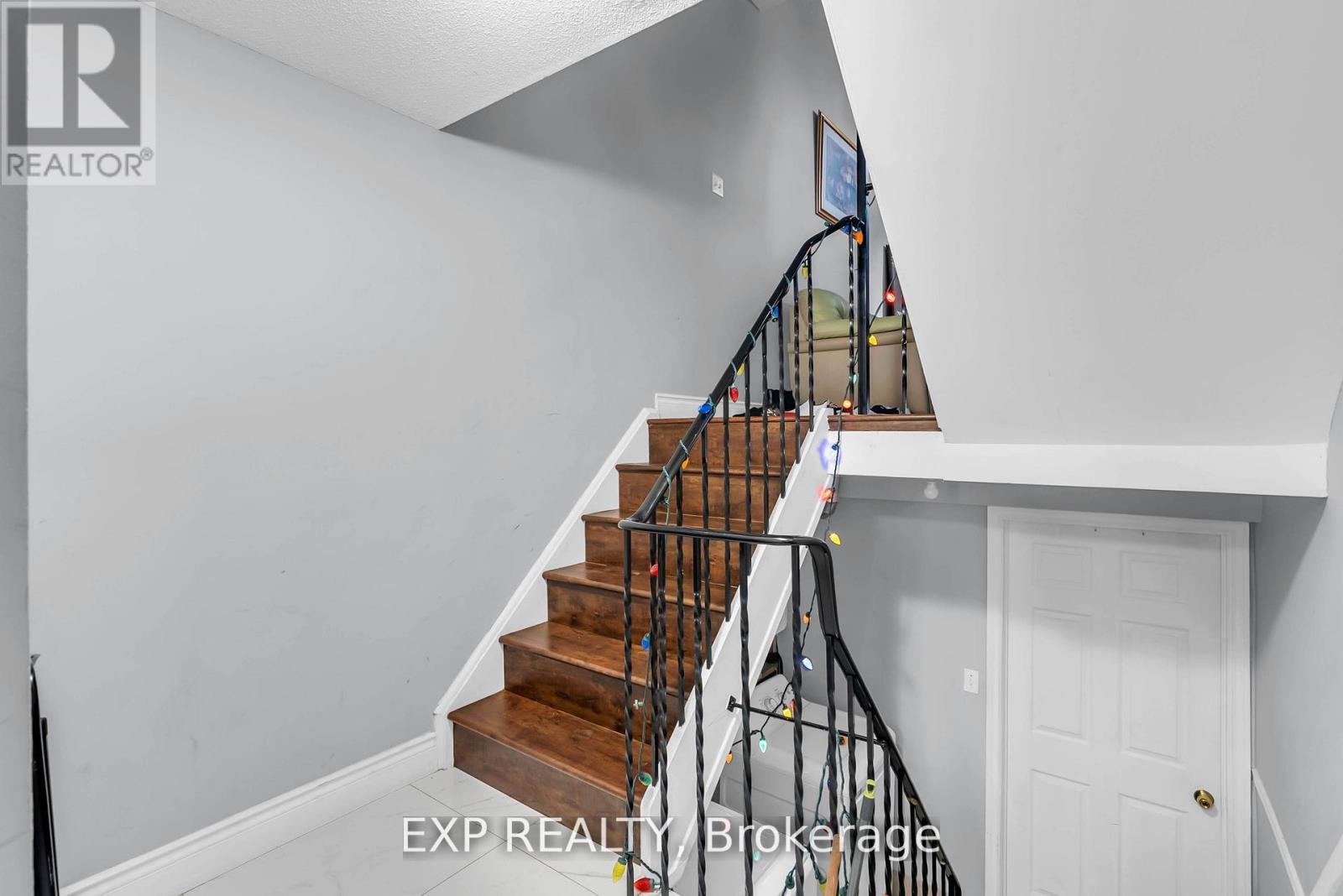 Photo 7 of 35 Mccallum Court, Brampton ON