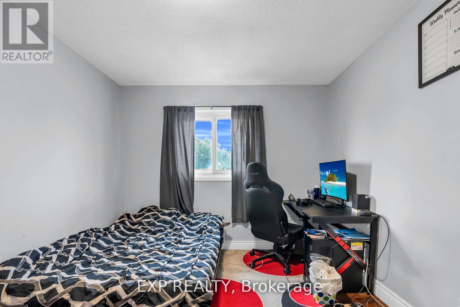 Photo 9 of 35 Mccallum Court, Brampton ON