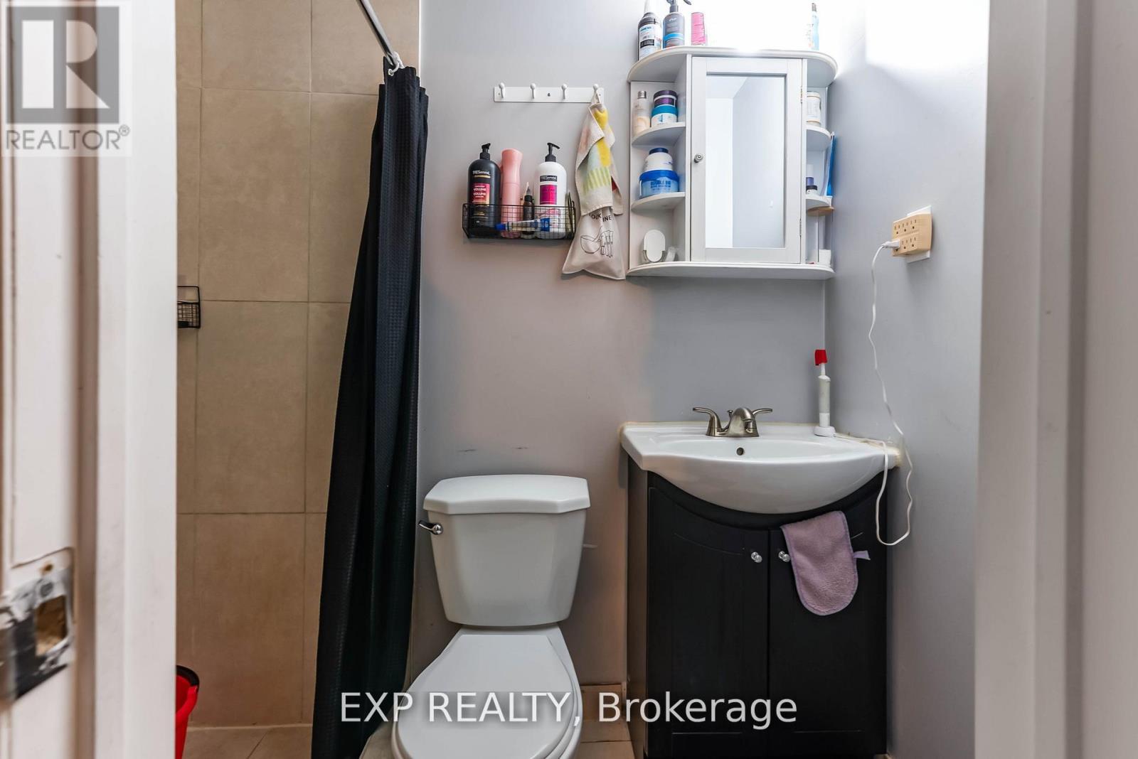Photo 5 of 35 Mccallum Court, Brampton ON
