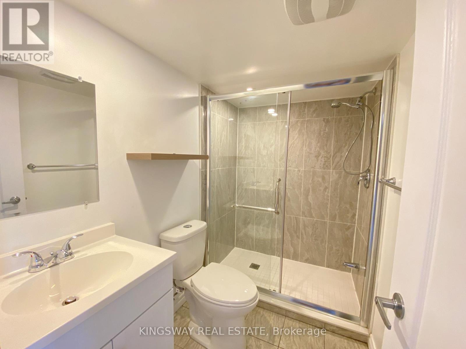 Photo 11 of 372 Athabasca Common Drive, Oakville ON
