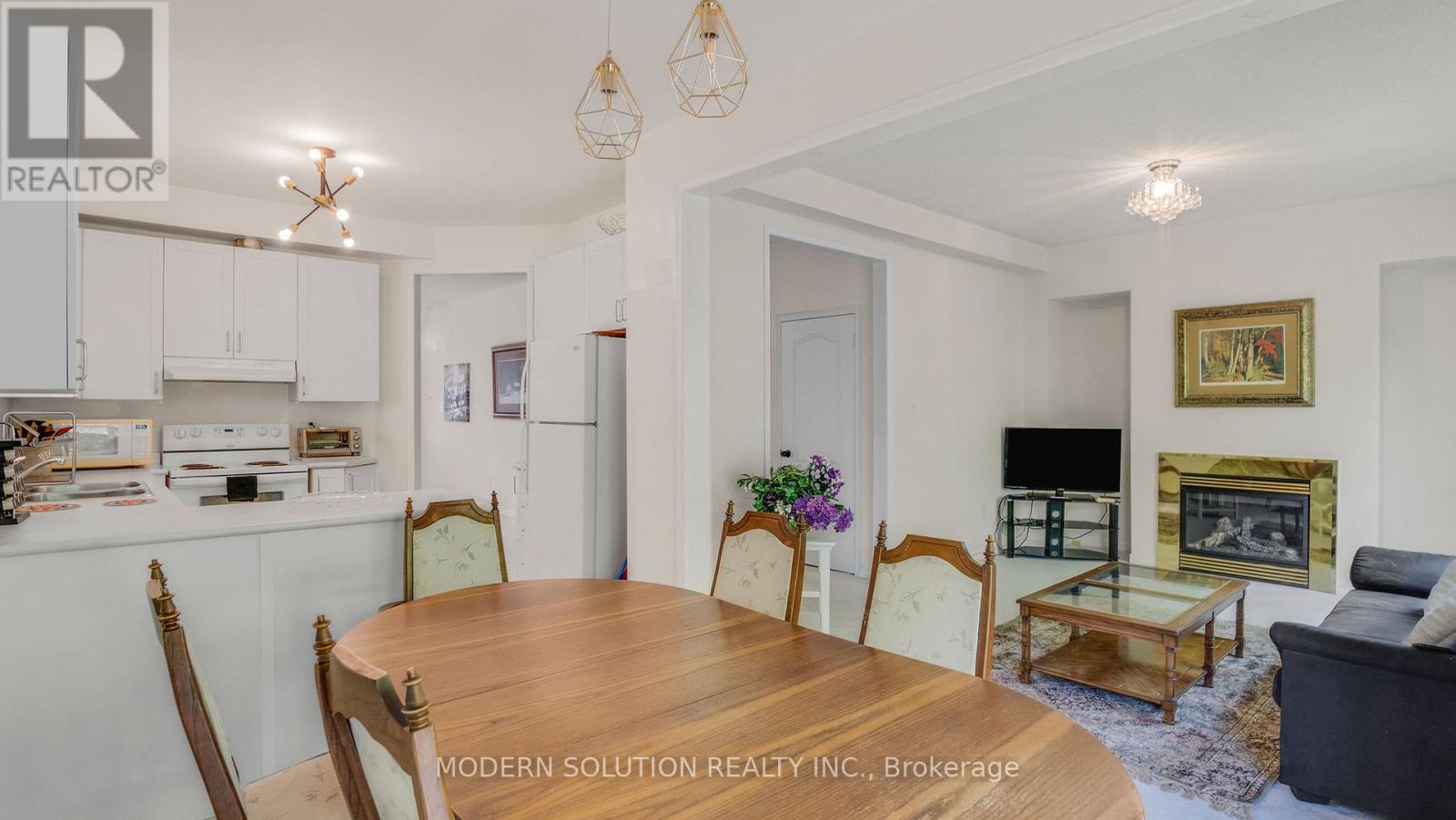 Photo 23 of 86 Lebovic Drive, Richmond Hill ON