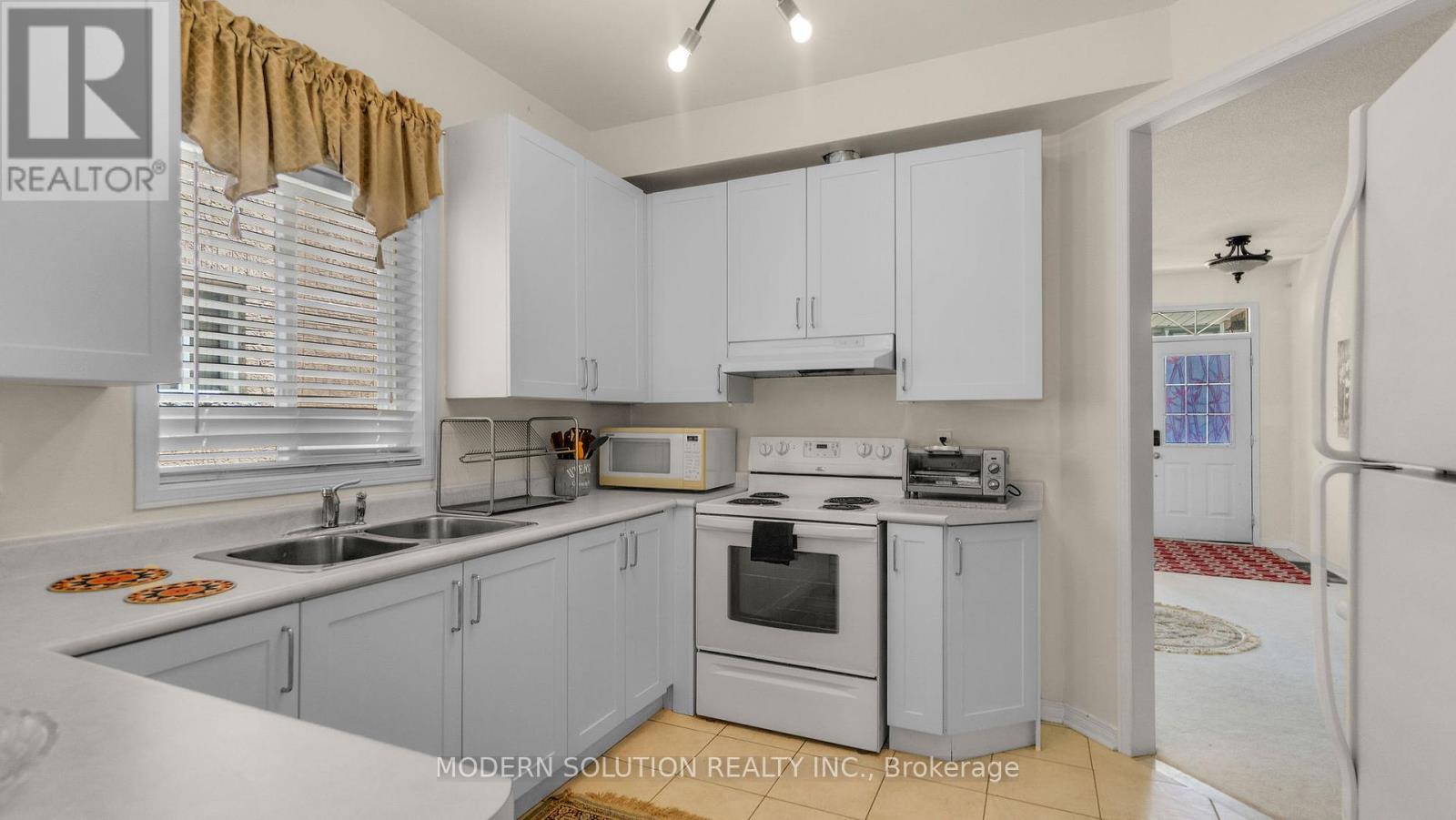 Photo 35 of 86 Lebovic Drive, Richmond Hill ON