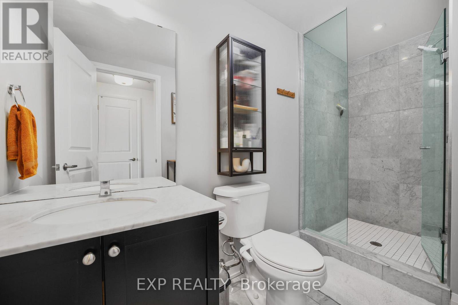 Photo 11 of 602 A 15277 Yonge Street, Aurora ON