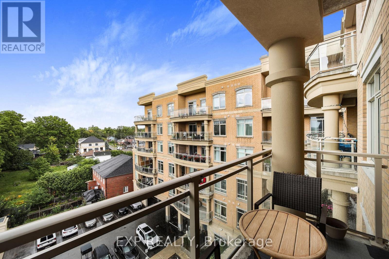 Photo 14 of 602 A 15277 Yonge Street, Aurora ON
