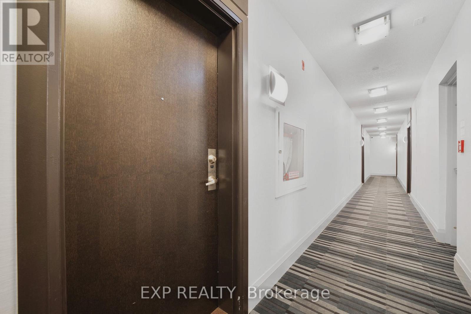 Photo 16 of 602 A 15277 Yonge Street, Aurora ON