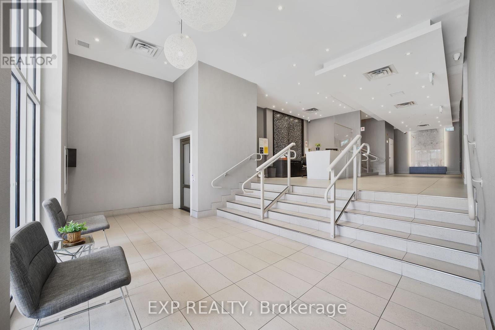 Photo 17 of 602 A 15277 Yonge Street, Aurora ON