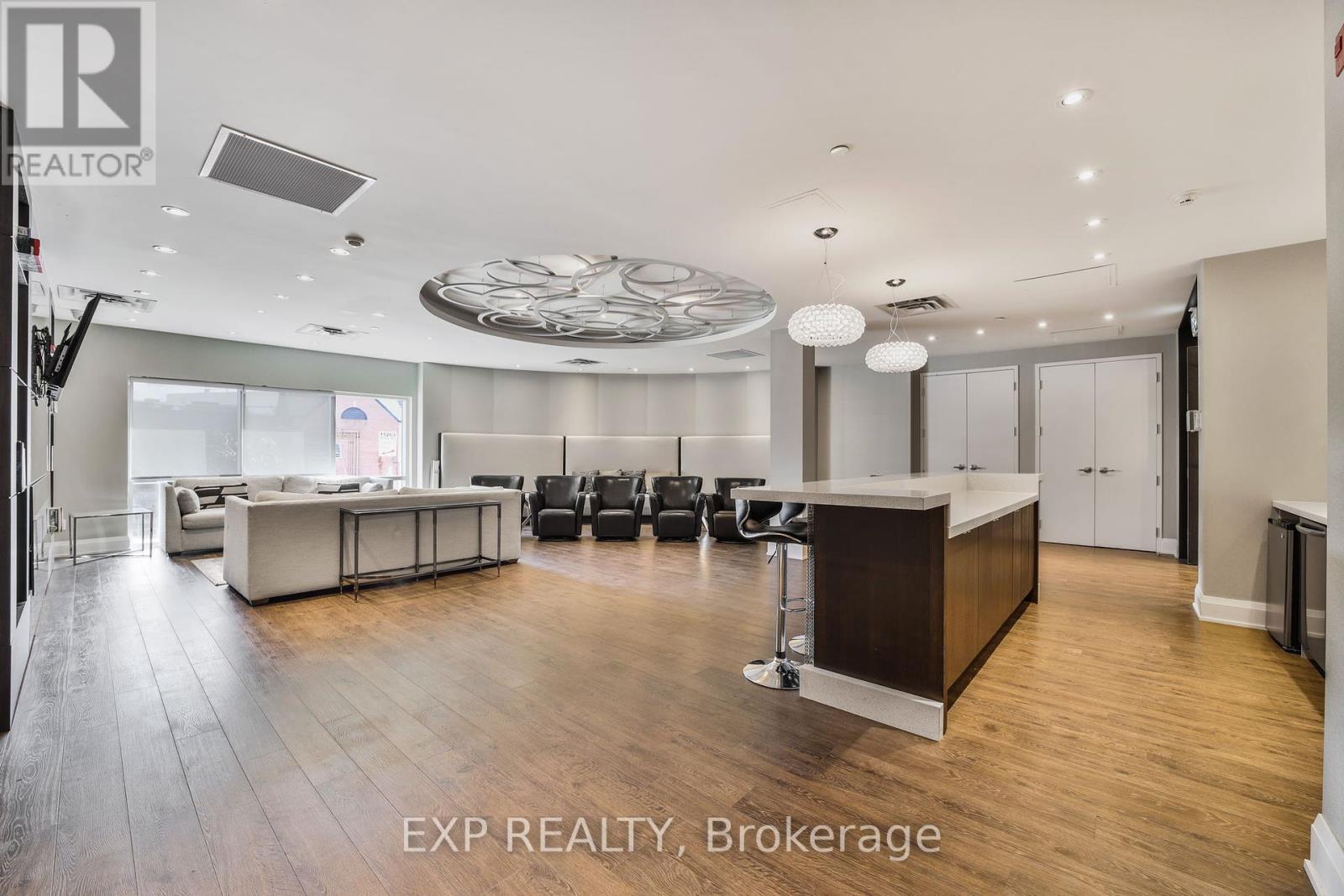 Photo 19 of 602 A 15277 Yonge Street, Aurora ON