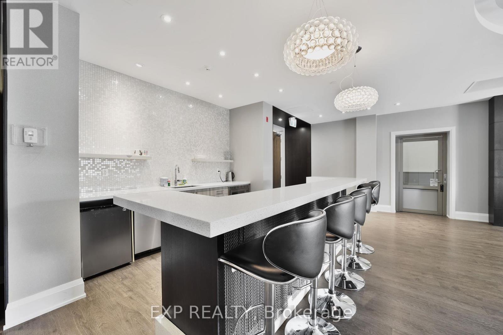 Photo 20 of 602 A 15277 Yonge Street, Aurora ON