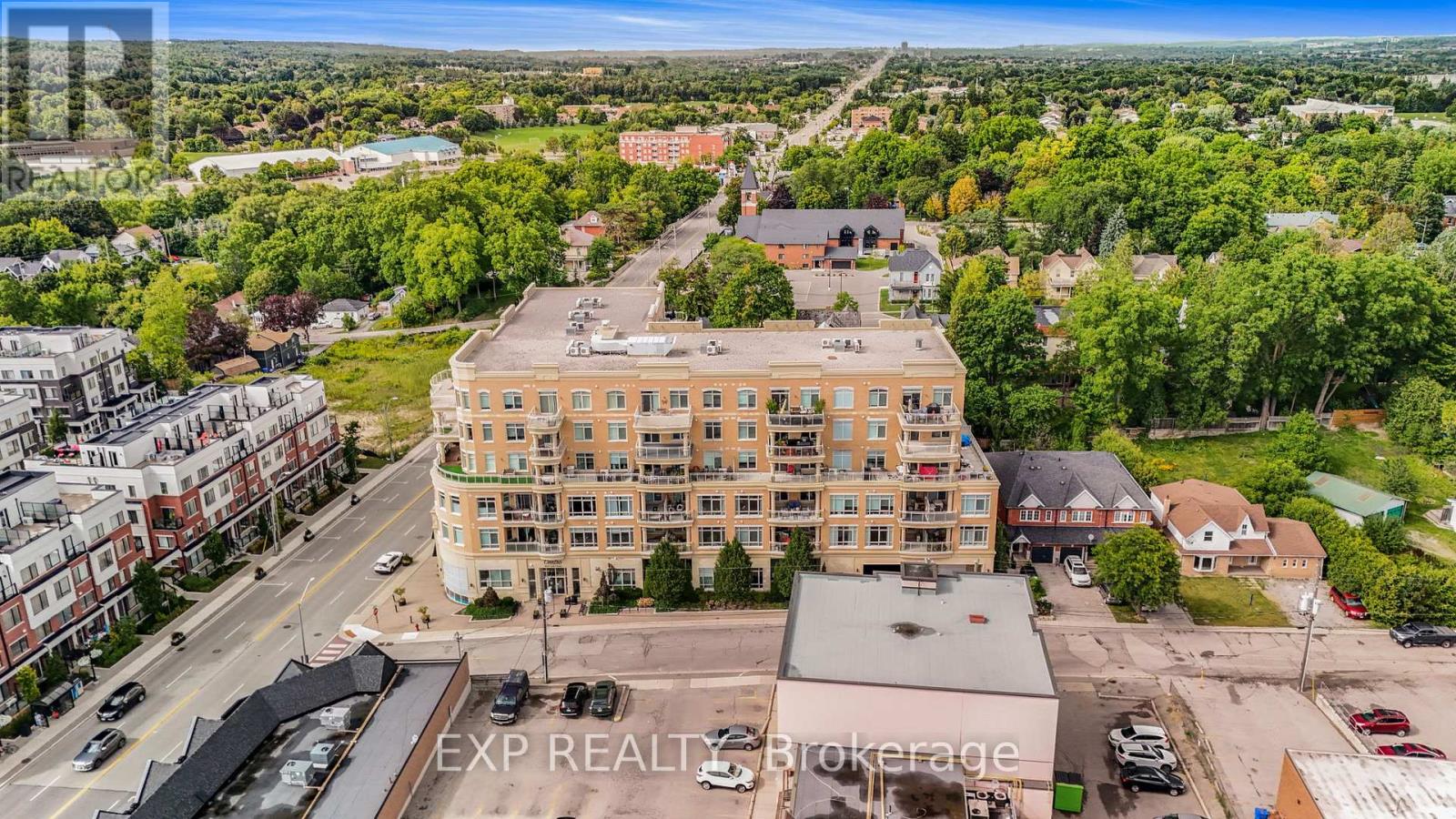 Photo 32 of 602 A 15277 Yonge Street, Aurora ON